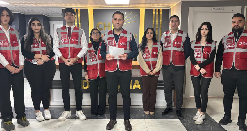 Kayyum tepkisi buyuyor elazigda chp gencligi toplu istifa etti EcRLLx2l